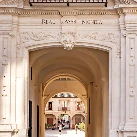 Real Casa de la Moneda Deluxe Apartments-2